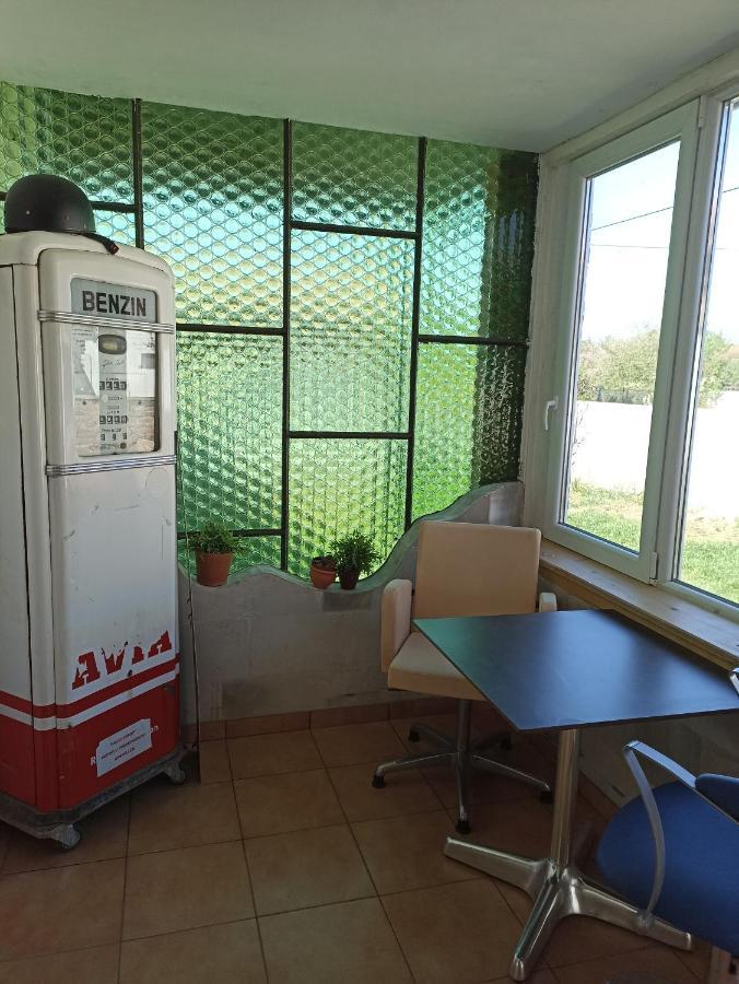 Appartamento Uj Vilag Harkány Esterno foto